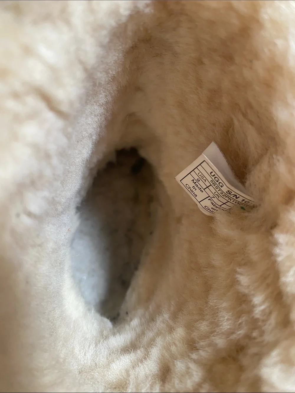 UGG Classic Short Boots - Chestnut Suede